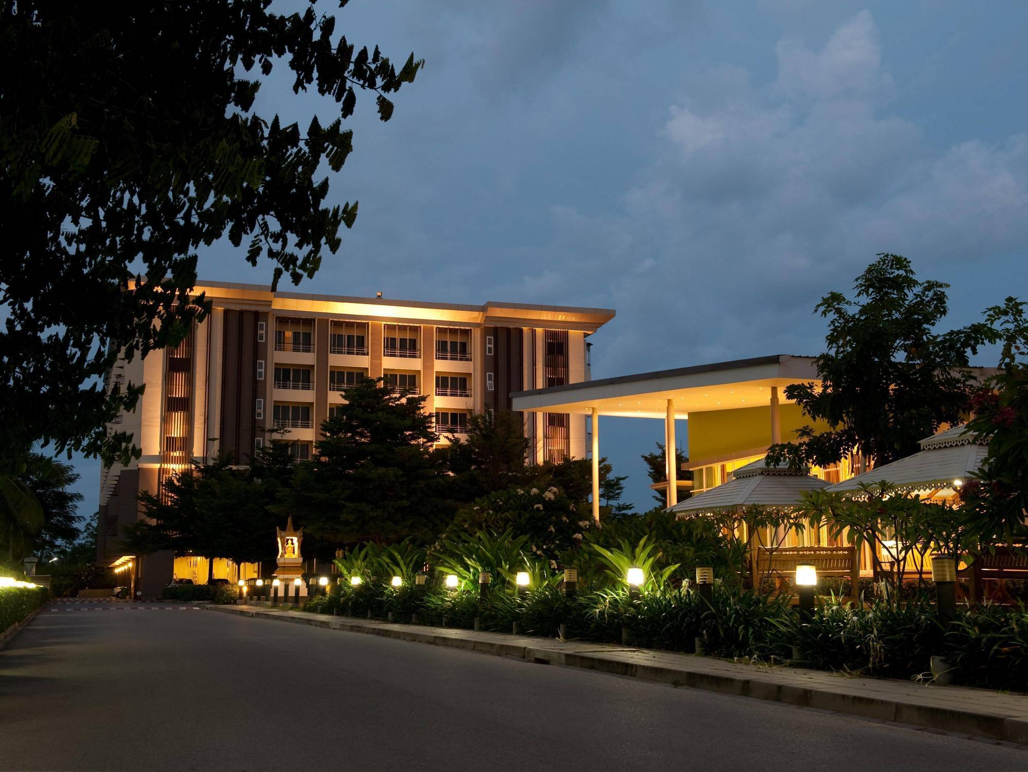 Silathip Huahin Serviced Apartment & Hotel Екстер'єр фото